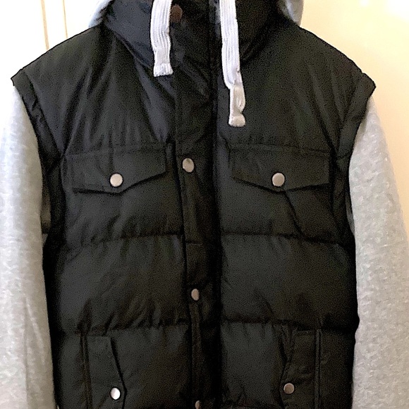 🆕 US ICON puffy Black Vested Jacket w/ Gray sweatpant material sleeves & hood - Picture 13 of 15